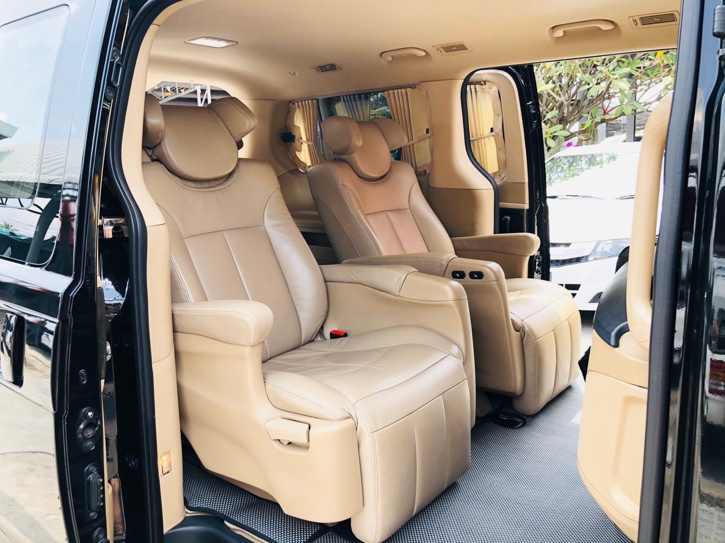VIP. Van Service and Luxury Van